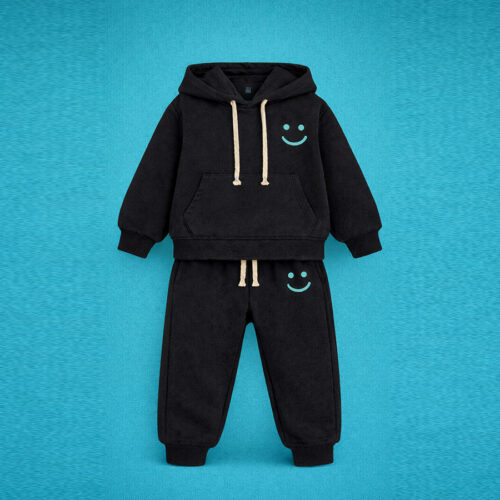 Tracksuit Children – Top Right Logo