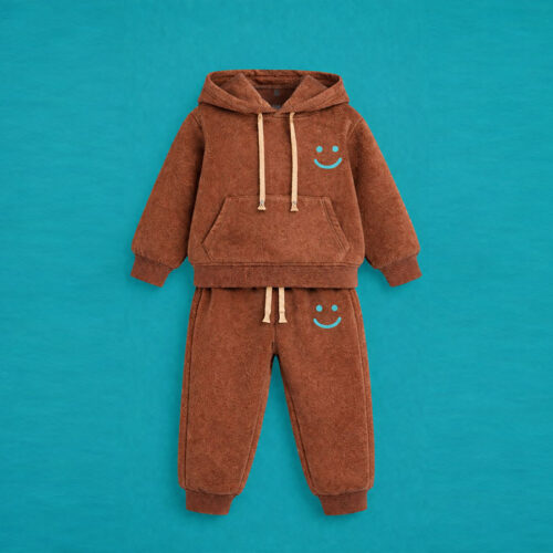 Tracksuit Children – Top Right Logo
